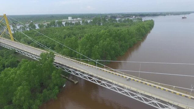 Aerial video of the beauty of Bakut Island Nature Tourism Park and the splendor of the Barito Bridge (South Kalimantan-Central Kalimantan)
