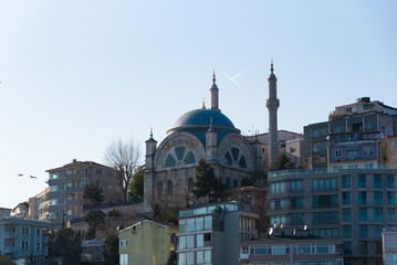 mosque in istanbul against blue sky, T&uuml;rkiye, two flying planes in the background