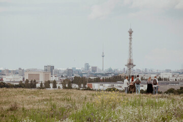 Obraz premium Berlin city skyline view from Drachenberg