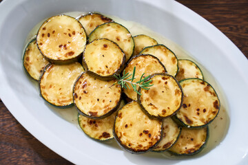 ズッキーニのグリルマリネ｜焼きズッキーニをマリネした夏の副菜