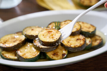 ズッキーニのグリルマリネ｜焼きズッキーニをマリネした夏の副菜