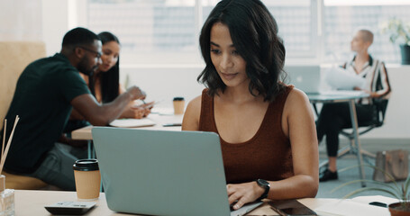 Obraz premium Woman, laptop and remote work in cafe with research, journalism or proofreading article for agency. Email, feedback or review of information with female freelancer for online publication in cafeteria