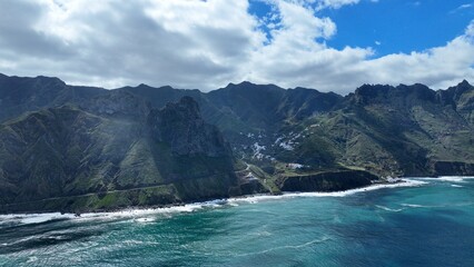 Obraz premium survol du massif de l'Anaga, tenerife, canaries
