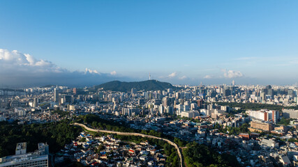 Obraz premium Aerial view of Seoul and the cityscape from Namsan Tower, Naksan Park, Dongdaemun
