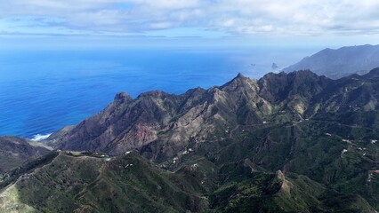 survol du massif de l'Anaga à Tenerife
