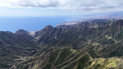 Naklejka premium survol du massif de l'Anaga à Tenerife
