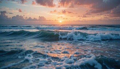 Obraz premium Ocean Waves at Sunset with Warm Light Reflections 