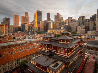 Fototapeta premium Buddha Tooth Relic Temple, Aerial view of Chinatown Singapore.