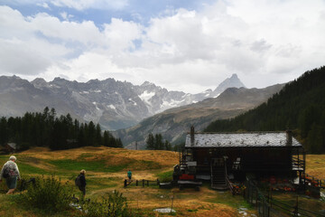 Vedute alpine da Cheneil, piccolo paesino in alta Valtournanche.