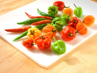 Peppers, Pfefferschoten, Pepperoni, scharf, bunte Pfefferschoten,