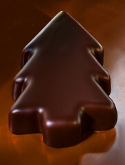 Tannenbaumeis Zartbitter auf braunem Fond, Weihnachten, Schokolade, Tannenbaum, Eiscreme, 