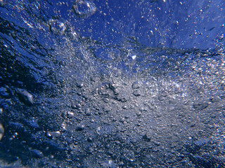 Vortice di bolle nel blu profondo 945