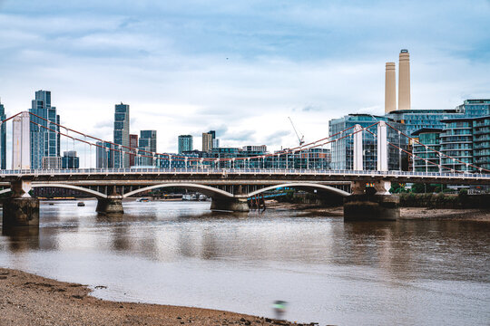 Thames Riverside, Grosvenor Bridge, Nine Elms, Battersea, Wandsworth, London Urban Landscape, Historic British Industrial Architecture