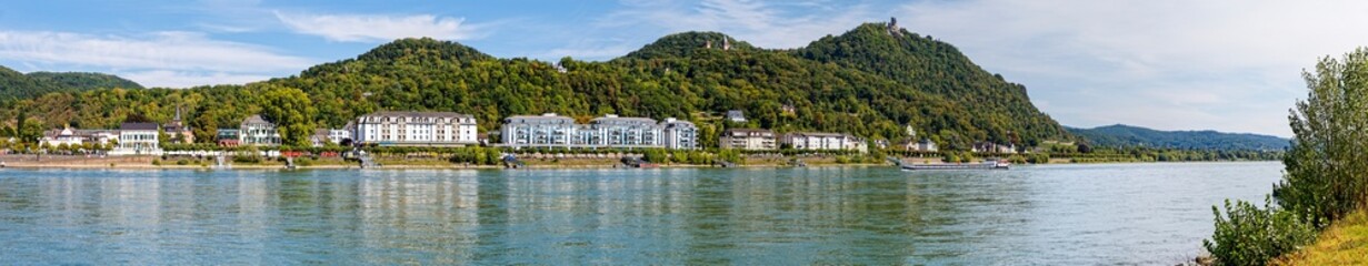 Naklejka premium Panoramic view of the Siebengebirge mountains, Rhine Valley and Drachfels castle ruins near Königswinter in Germany