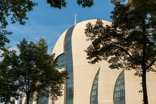 Moschee K&ouml;ln Nahaufnahme Kuppel, K&ouml;ln, NRW, Deutschland