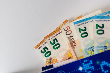 A conceptual image of a pile of books with euro banknotes, symbolizing the rising cost of school books and the financial burden on families due to increasing education expenses.