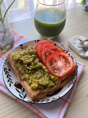 Avocado toast with tomatoes