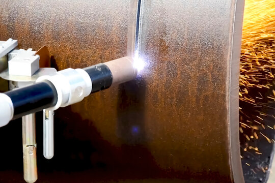 Laser cutting of gas pipelines using, special equipment.