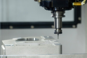 The CNC milling machine finish cut the aluminum housing parts with flat nose end mill tool.