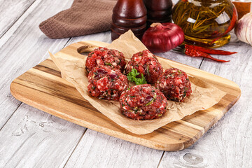 Raw beef meatballs for cooking