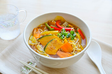 インスタントラーメン　スープカレー味