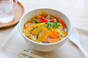 インスタントラーメン　スープカレー味