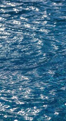 Obraz premium The mesmerizing blue waves of the ocean create a calming and textured surface
