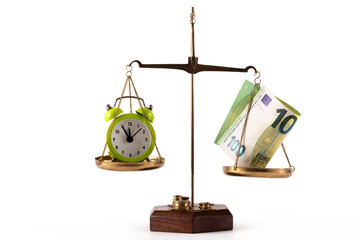 A 100 euro banknote on one side of the scale and an alarm clock on the other side of the scale