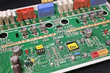 Top-side view from the side of a printed circuit board with a processor, diodes, and components.
