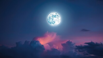 Obraz premium Luminous Full Moon in a Twilight Sky with Colorful Clouds