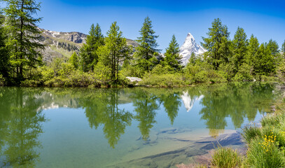 Fototapeta premium Grindjesee lake and Matterhorn peak, Switzerland