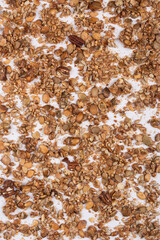 Granola mix de cereais em fundo branco