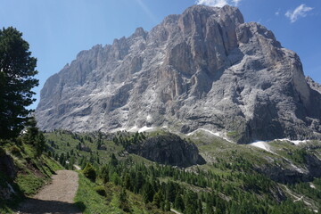 Obraz premium El valle de Cimpinoi, en Selva de Val Gardena, Italia, en los alpes italianos
