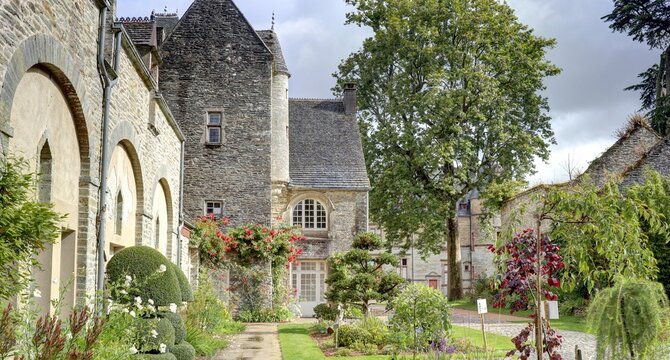 Ch&acirc;teau et jardin des Ravalet &agrave; Cherbourg