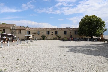 La place d'armes, ville de Blaye, département de la Gironde, France