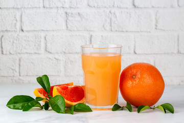 Freshly squeezed grapefruit juice with grapefruit pieces.