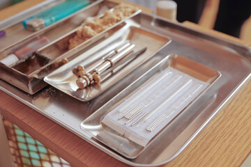 鍼灸治療に使う鍼と施術道具の一式