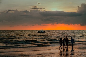 Fototapeta premium sunset at the beach with pals