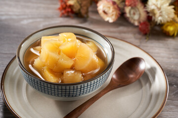 Cassava syrup, a traditional sweet dessert from Guangdong and Guangxi, China