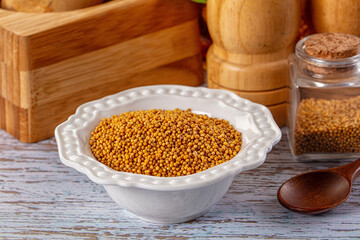 Raw dry aroma flavour mustard seeds