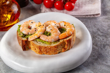 Sandwich with prawn and avocado