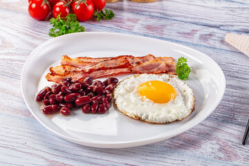 English breakfast with egg, bean and bacon