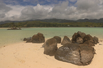 Tropisches Paradies Seychellen; Saint-Anne-Marine-National-Park, Blick von Round Island nach Cerf und Mahe