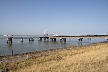 Obraz premium Vlissingen Port Industry Dynamic maritime hub with diverse industrial opportunities. 