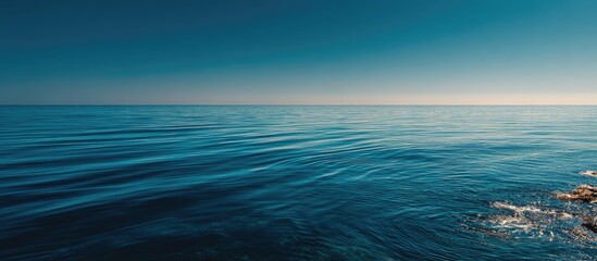 Obraz premium Calm ocean expanse under a vast blue sky