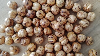 roasted chickpeas on a wooden background
