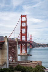 Golden Gate Bridge seitlich mit Pfeilern