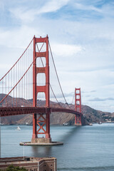 Golden Gate Bridge seitlich mit Pfeilern