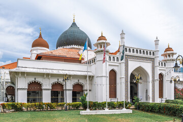 Fototapeta premium Beautiful architecture of Kapitan Keling Mosque in Penang captures cultural essence and historical significance