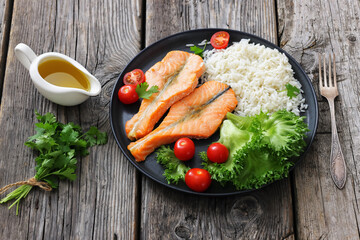 baked salmon steaks with rice, lettuce, tomatoes